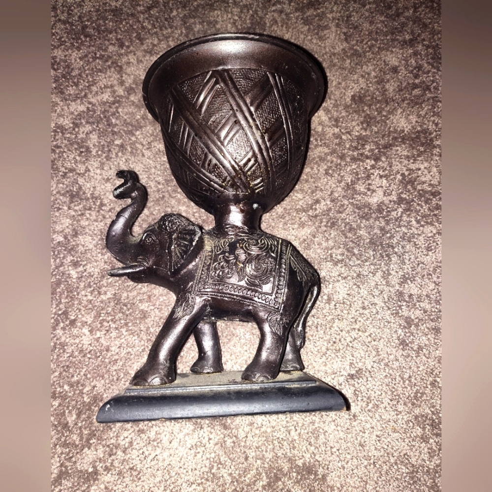 Elephant bowl stand